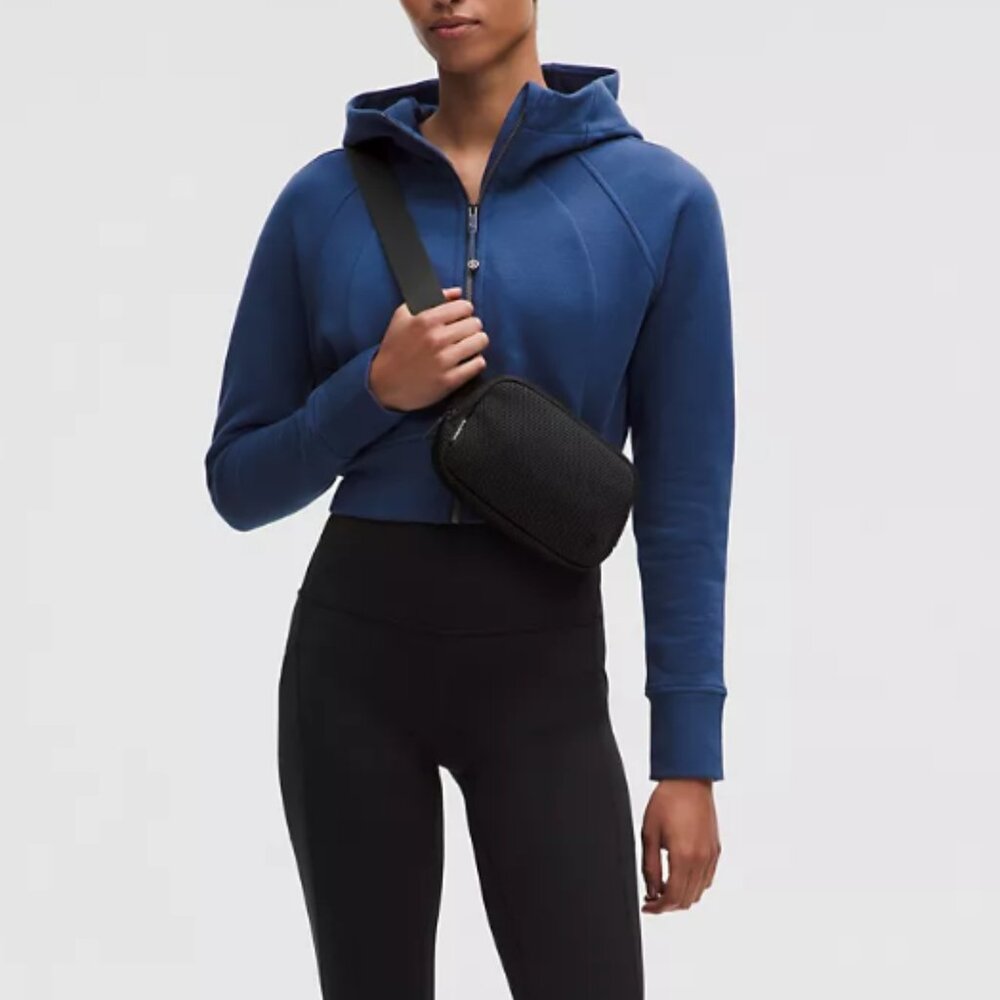 Lululemon NWT Black Mesh Belt Bag